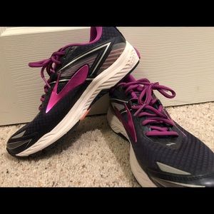 Brooks Ravenna 8 women’s road running shoes